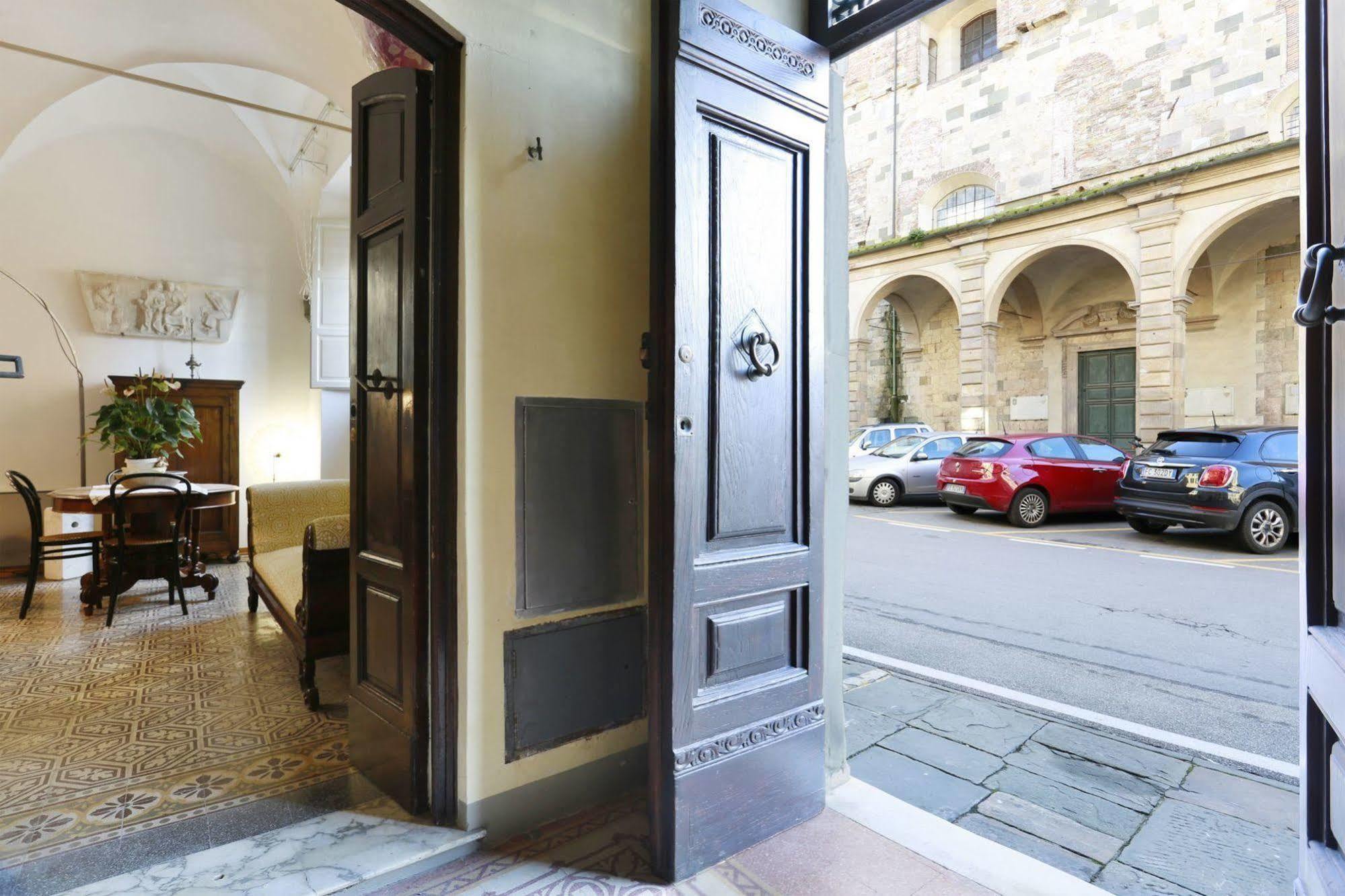 B&B Pergola House ルッカ エクステリア 写真